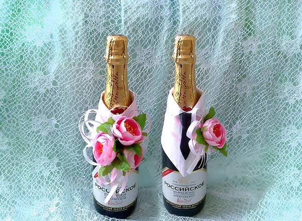 Шампанское для свадьбы жених и невеста